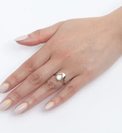 Avens Round Cut Ring