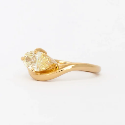 1.52 ct Oval Diamond Piscine Ring