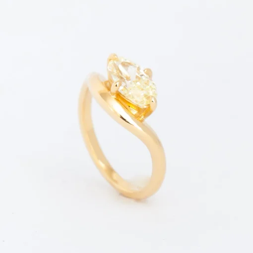 1.52 ct Oval Diamond Piscine Ring