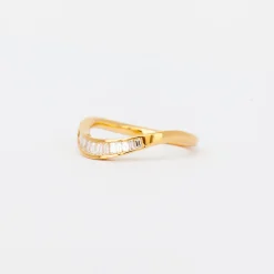Curved Baguette Diamond Wedding Band