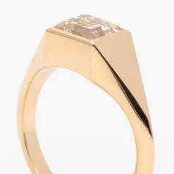 1.31 ct Carré-cut Diamond Solo Signet Ring