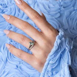 0.90 ct Montana Sapphire Minimalist Rise Ring