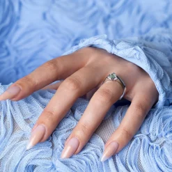 0.90 ct Montana Sapphire Minimalist Rise Ring