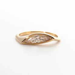 0.91 ct Neve Diamond Signet Ring