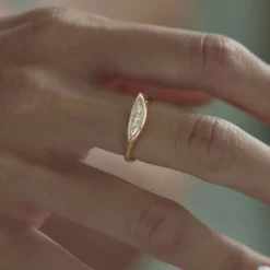 0.91 ct Neve Diamond Signet Ring