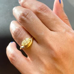 1.52 ct Oval Diamond Piscine Ring