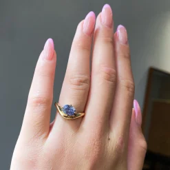 1.72 ct Oval Umba Sapphire Piscine Ring