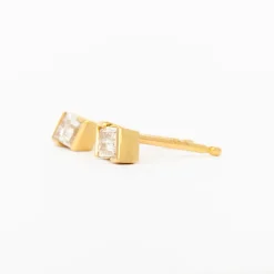 0.45 ctw Rhombus Diamond Temple Half-Bezel Studs