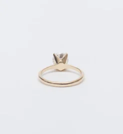 Avens Round Cut Ring