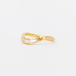 Curved Baguette Diamond Wedding Band