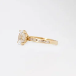 Oval Portico Solitaire