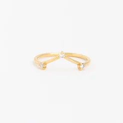 White Diamond Three-Step Triangle Ring